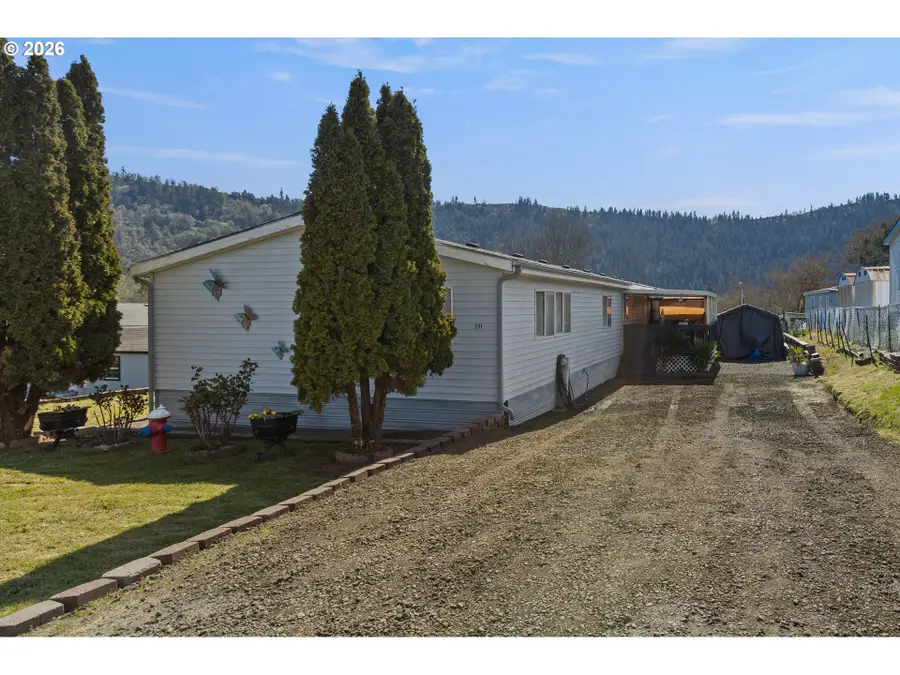 771 SE Hall St, Winston, OR 97496 - #3