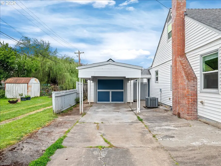 357 E St, Independence, OR 97351 - #2