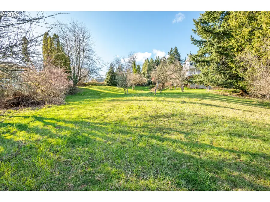 2411 Sunrise St, Kelso, WA 98626 - #3