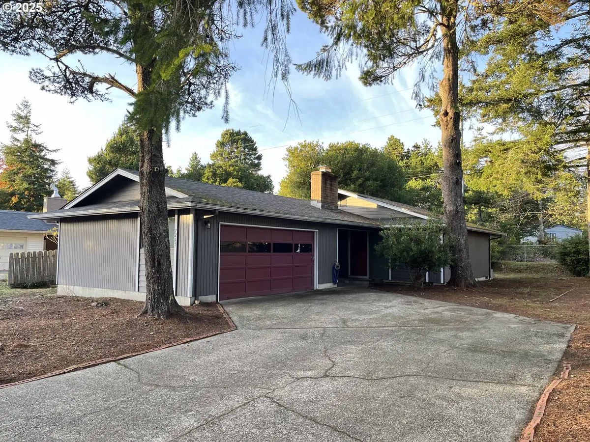 2215 24th St, Florence, OR 97439 - Image #1