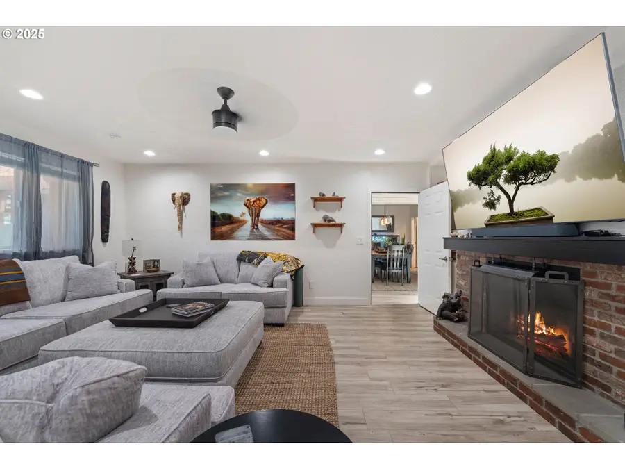 1935 17th St, North Bend, OR 97459 - Image #3