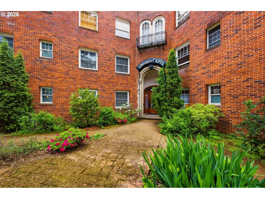 711 NE Randall Ave #301, Portland, OR 97232 - #3