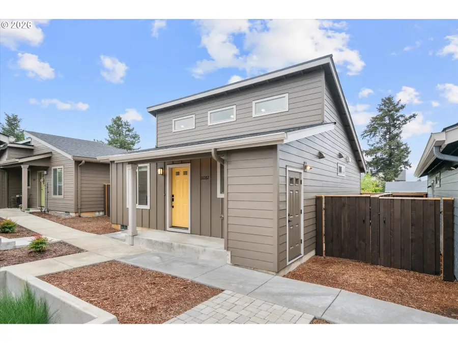 12282 Meadowlawn Dr, Oregon City, OR 97045 - #2