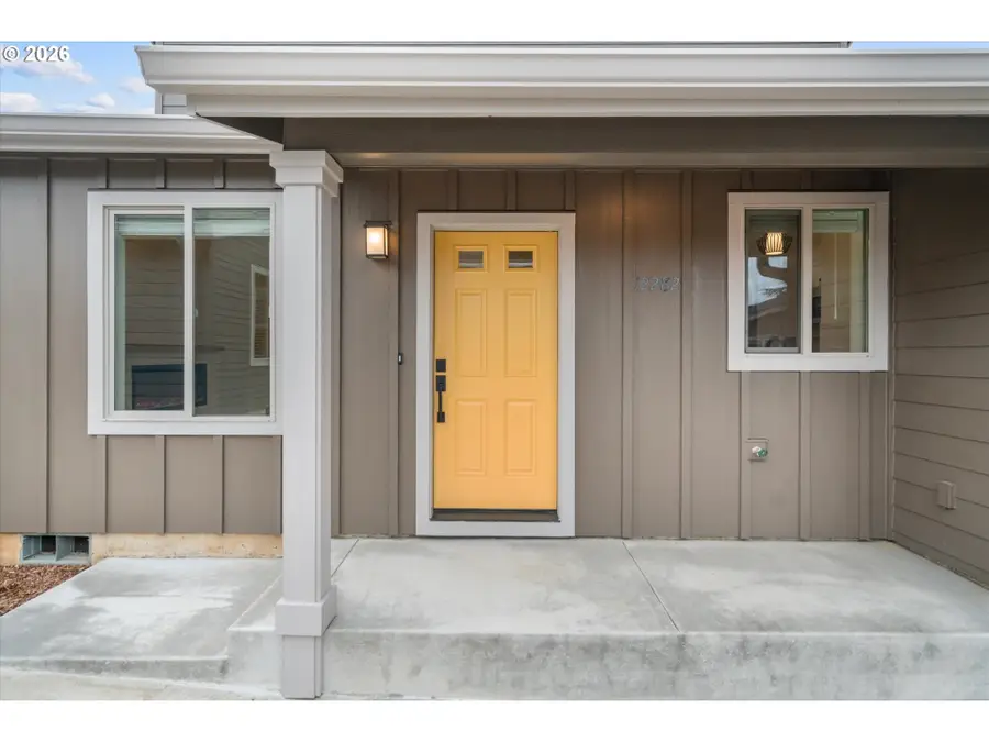 12282 Meadowlawn Dr, Oregon City, OR 97045 - #3