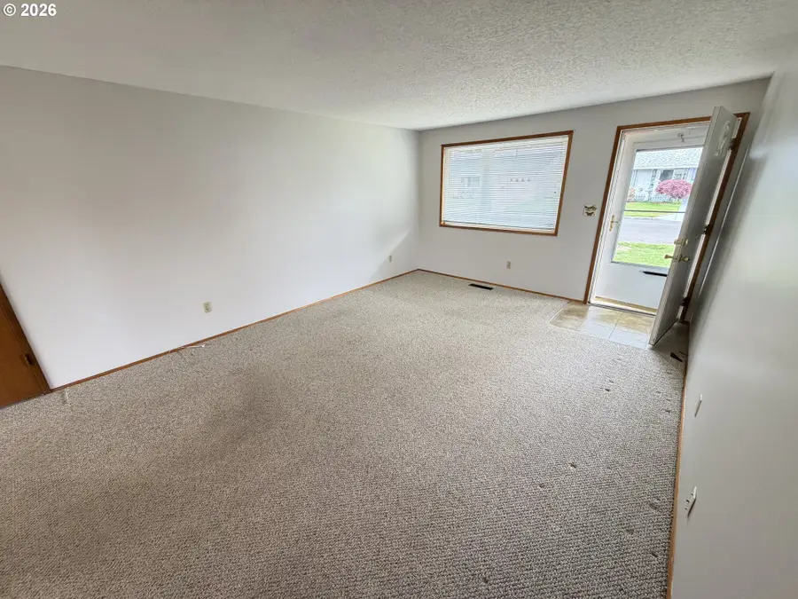 1387 Hampton Way, Woodburn, OR 97071 - #2