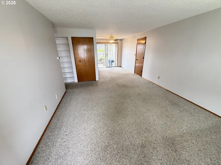 1387 Hampton Way, Woodburn, OR 97071 - #3