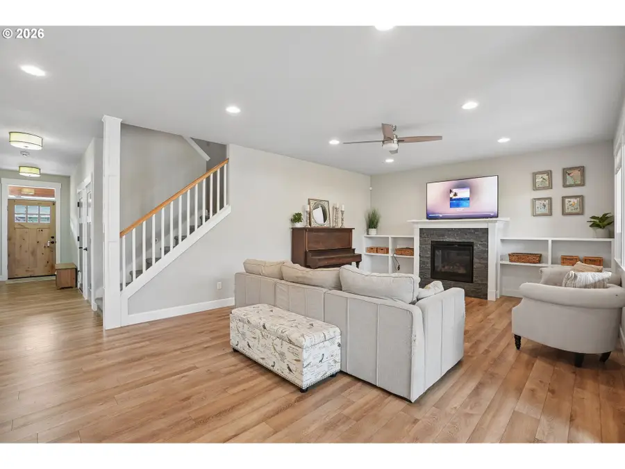 896 SE 43rd Ave, Hillsboro, OR 97123 - #3