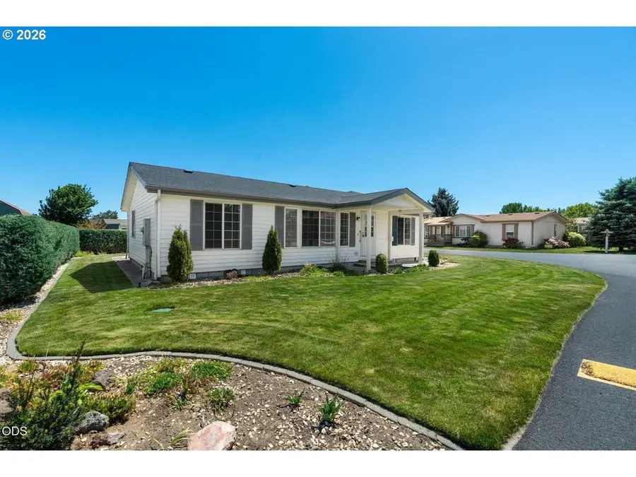 811 NE Paiute Ct, Redmond, OR 97756 - #2