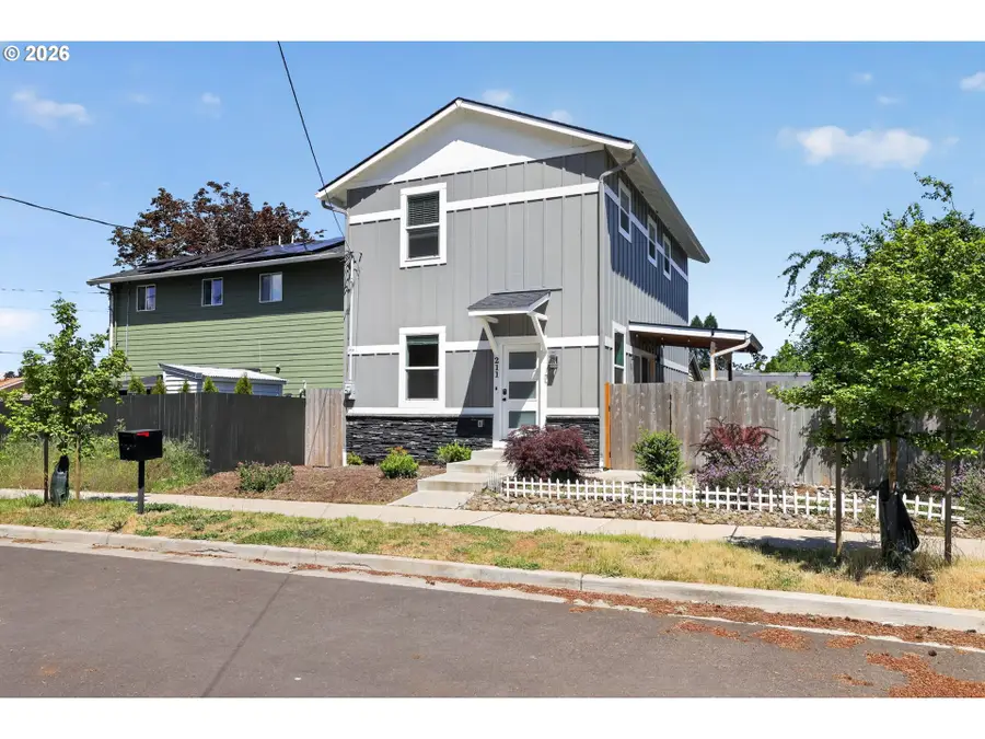 211 Ethel St, Oregon City, OR 97045 - #3
