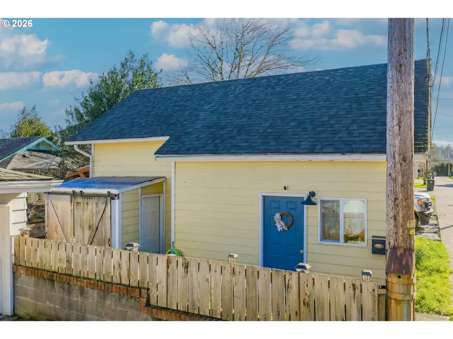 931 S 4th St, Coos Bay, OR 97420 - #2