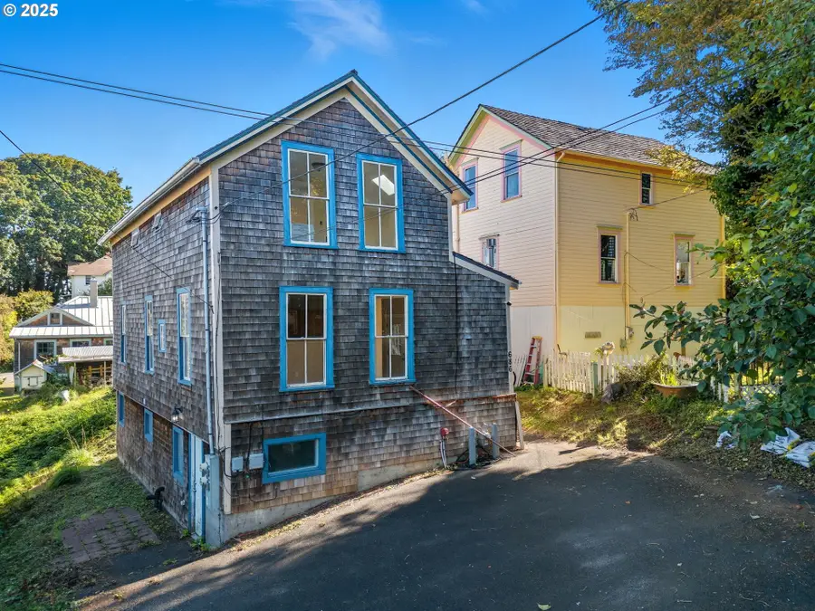 686 29th St, Astoria, OR 97103 - Image #3