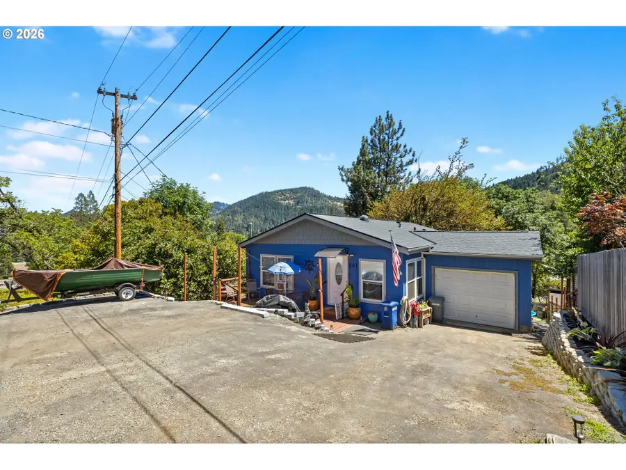 601 Fairchild St, Canyonville, OR 97417 - #2