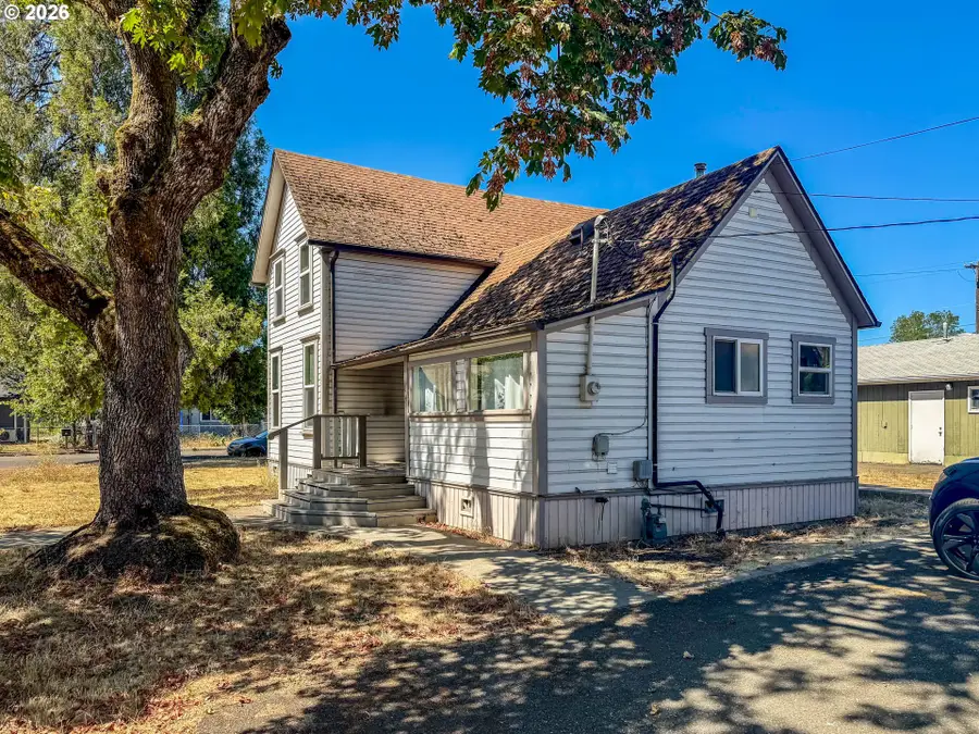 641 W Ballf St, Roseburg, OR 97471 - #2
