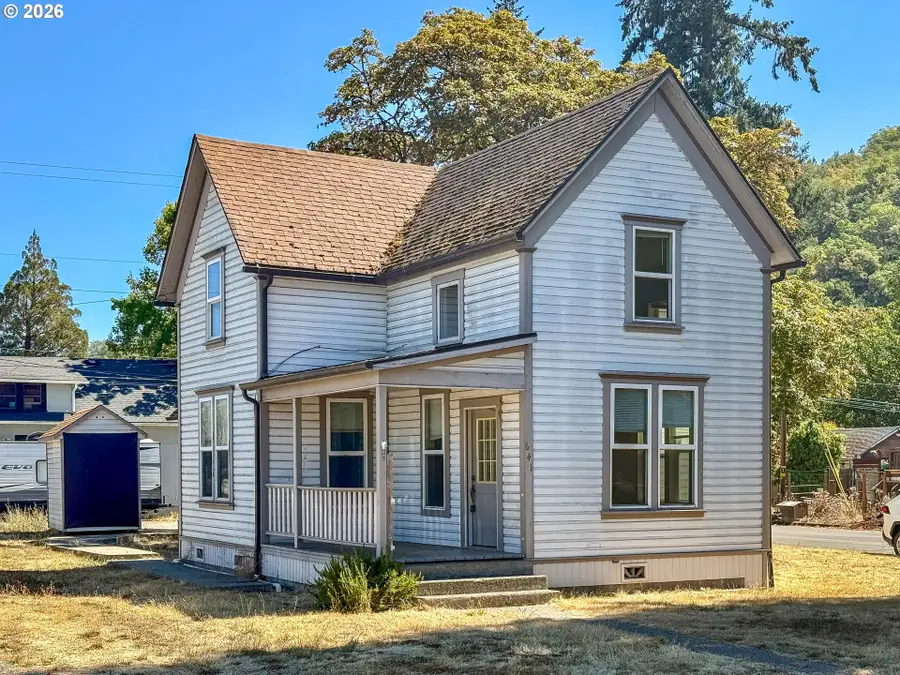 641 W Ballf St, Roseburg, OR 97471 - #3