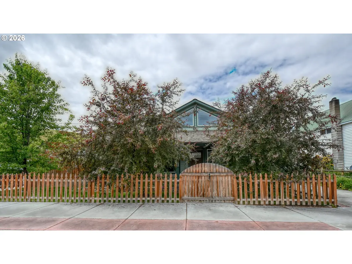 415 N Gale St, Heppner, OR 97836 - #1