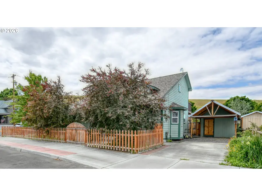 415 N Gale St, Heppner, OR 97836 - #2