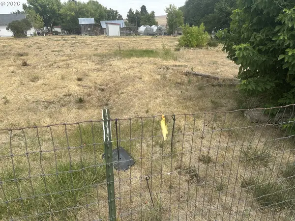 11 E Main, LongCreek, OR 97856