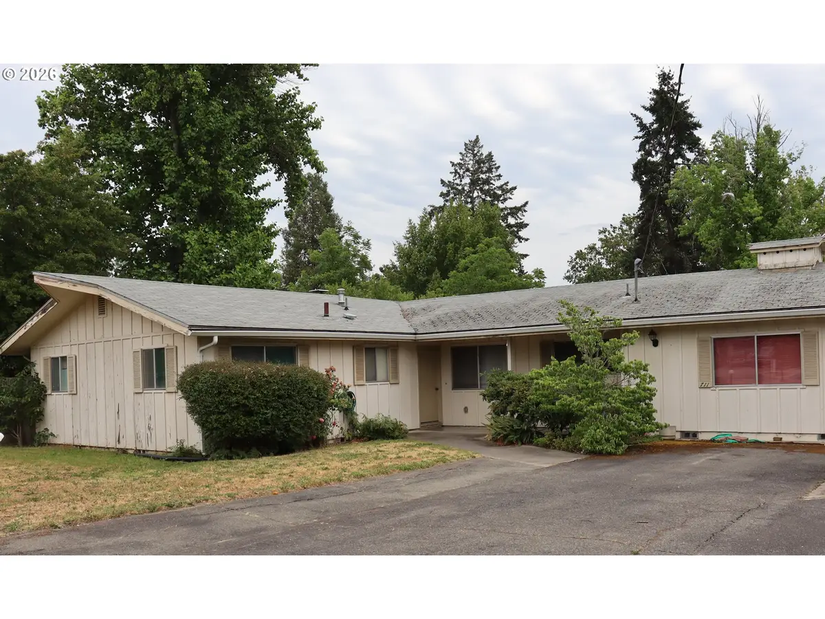 711 SW Rogue River Ave, Grants Pass, OR 97526 - #1