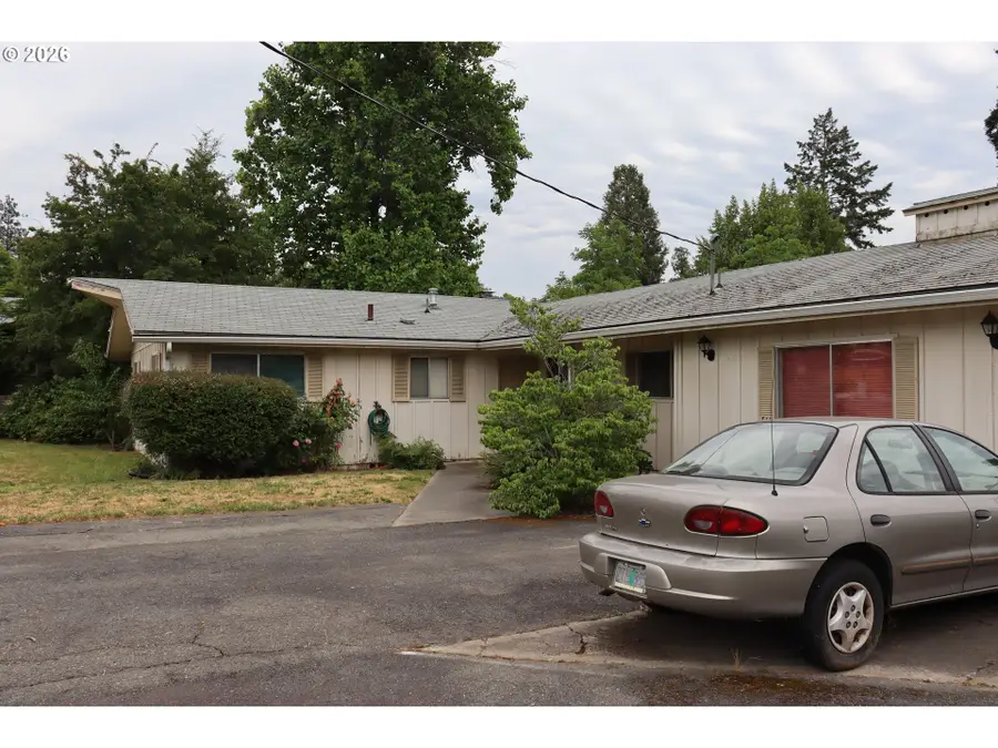711 SW Rogue River Ave, Grants Pass, OR 97526 - #2