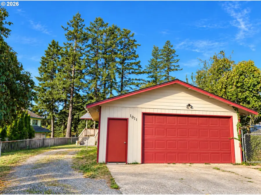 1011 7th St, Brookings, OR 97415 - #3