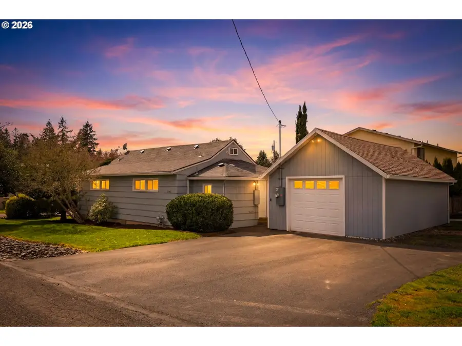 896 5th St, Lafayette, OR 97127 - #2