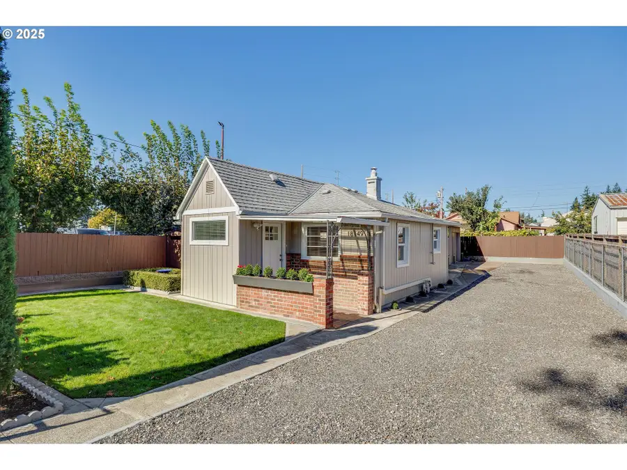 18149 SE Pine St, Portland, OR 97233 - Image #2