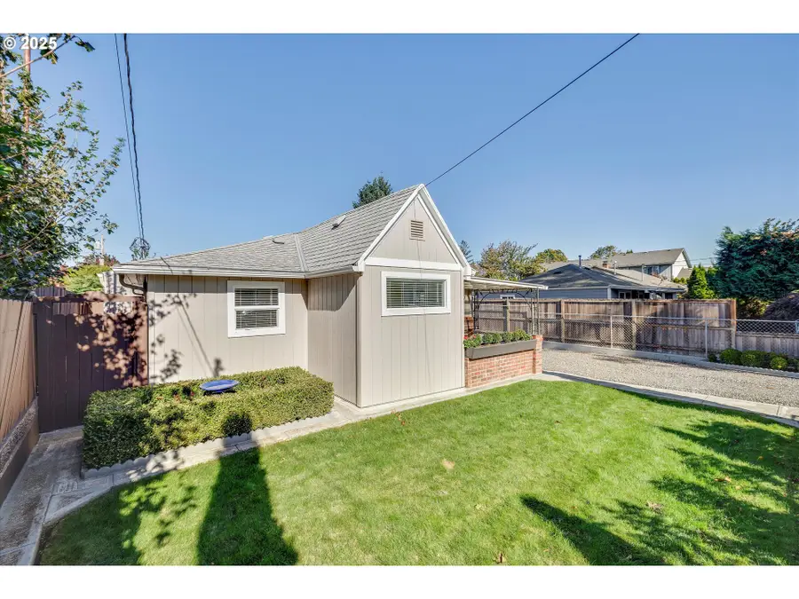 18149 SE Pine St, Portland, OR 97233 - Image #3