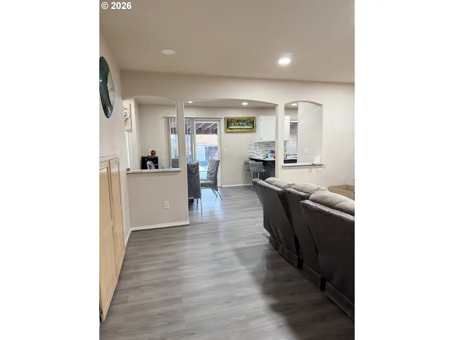 1115 E Hurlburt Ave, Hermiston, OR 97838 - #2