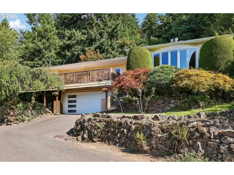 2300 SW Seymour Dr, Portland, OR 97239 - #2