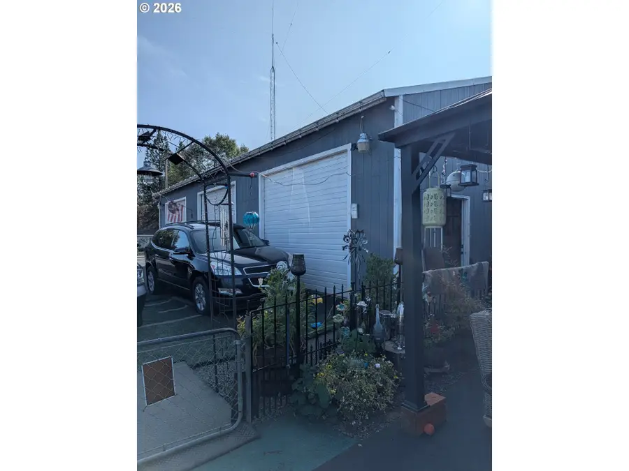 591 NW Douglas Blvd, Winston, OR 97496 - #2