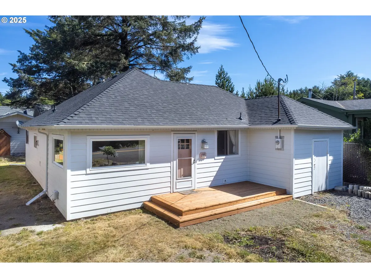 135 Laurel St, Lincoln Beach, OR 97388 - Image #1