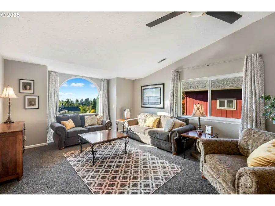 490 Apple Ln, Kelso, WA 98626 - Image #2