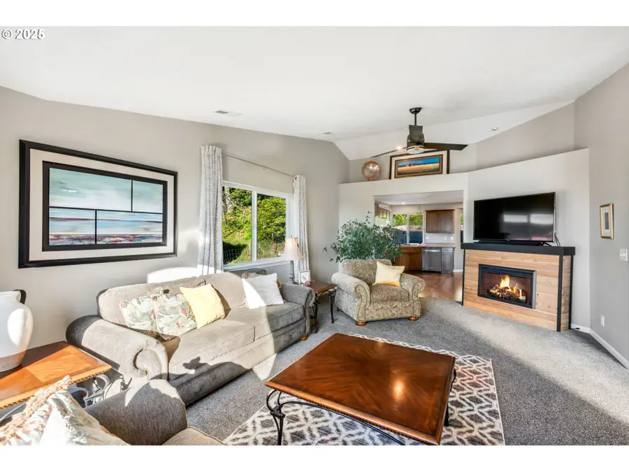 490 Apple Ln, Kelso, WA 98626 - Image #3