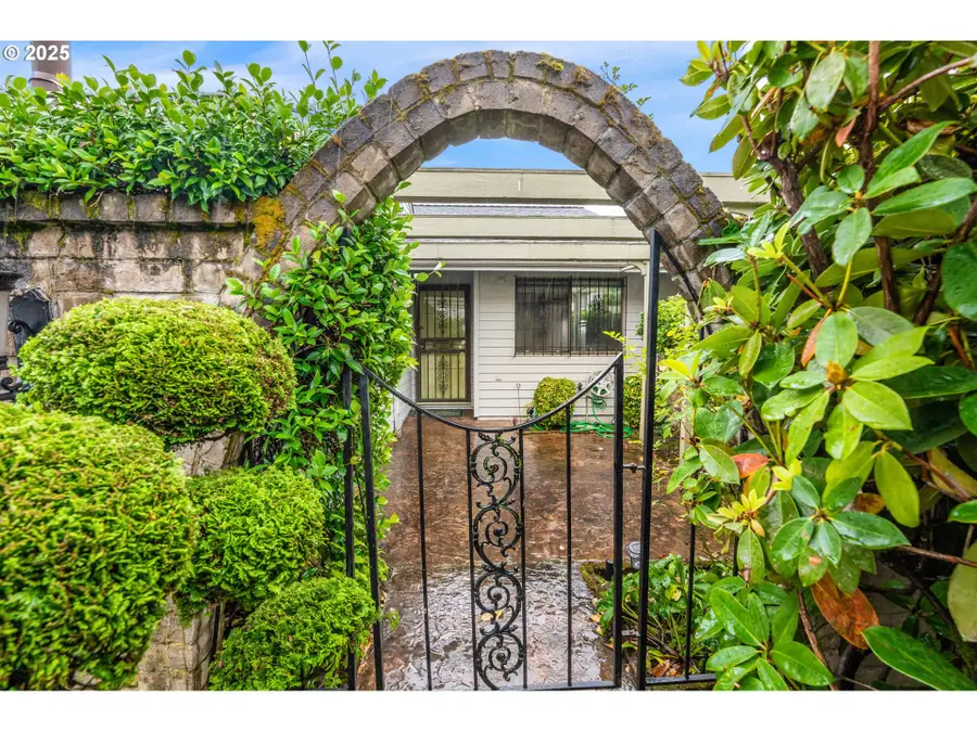 12230 SW Par 4 Dr, King City, OR 97224 - Image #2