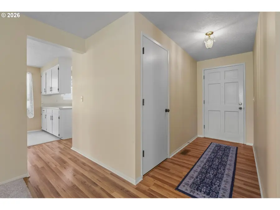 401 S Cascade Dr, Woodburn, OR 97071 - #3