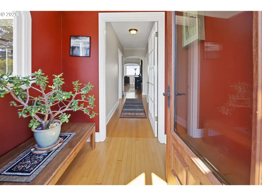 570 W Lexington Ave, Astoria, OR 97103 - #2