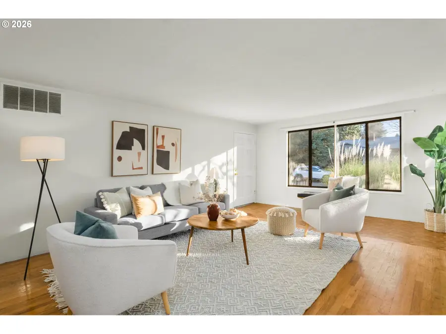 18023 SE Kelly St, Gresham, OR 97236 - Image #2