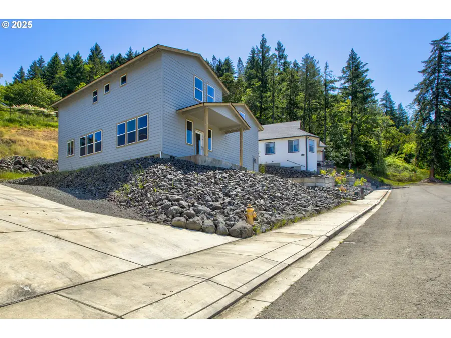 1030 Forest Heights St, Sutherlin, OR 97479 - #2