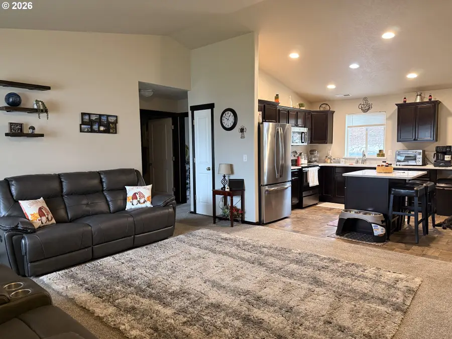 398 Sparrow Ave, Umatilla, OR 97882 - #3