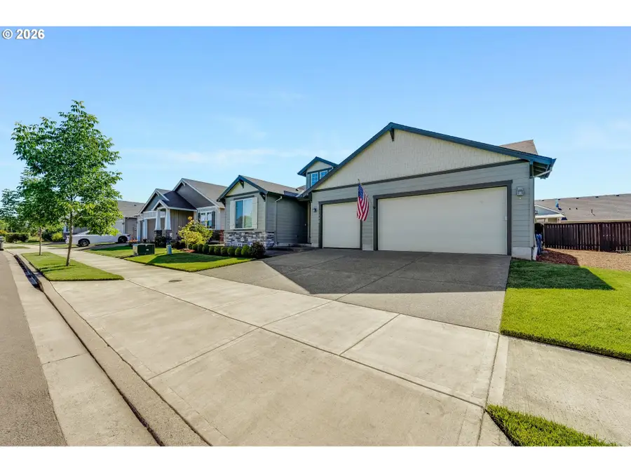 1948 N Ivy St, Canby, OR 97013 - #2