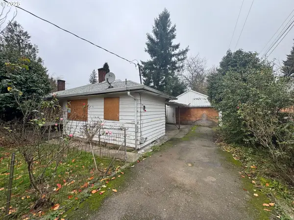 8923 SE Clinton St, Portland, OR 97266