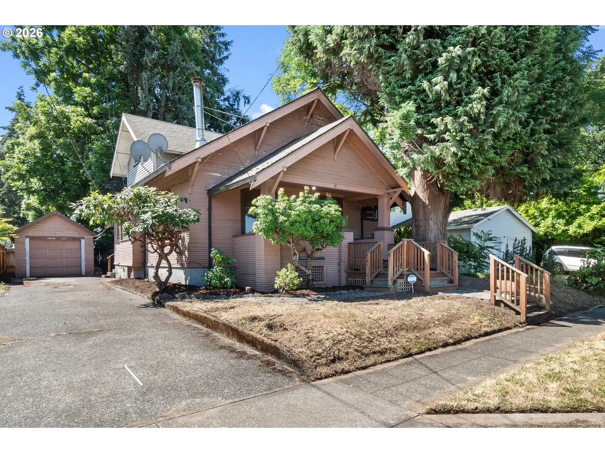 225 W Arlington St, Gladstone, OR 97027 - #1