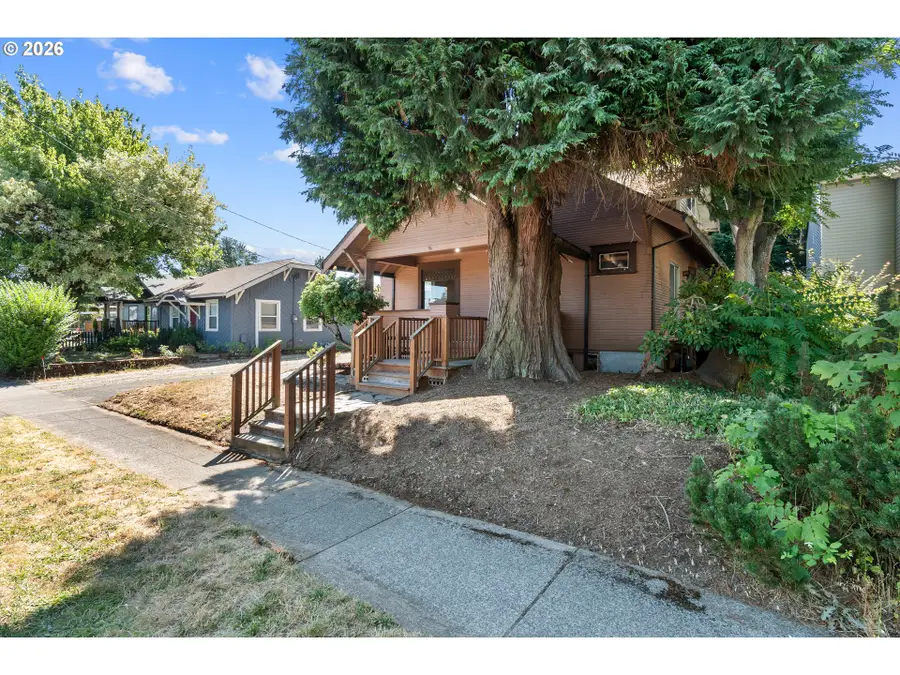 225 W Arlington St, Gladstone, OR 97027 - #3