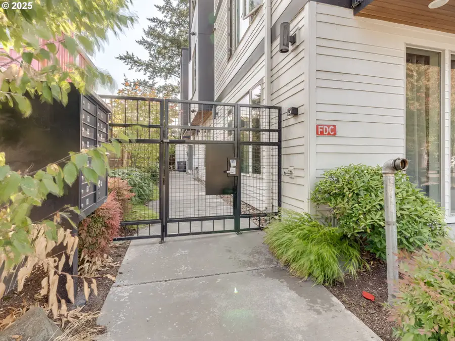 2050 N Killingsworth St #11, Portland, OR 97217 - Image #2