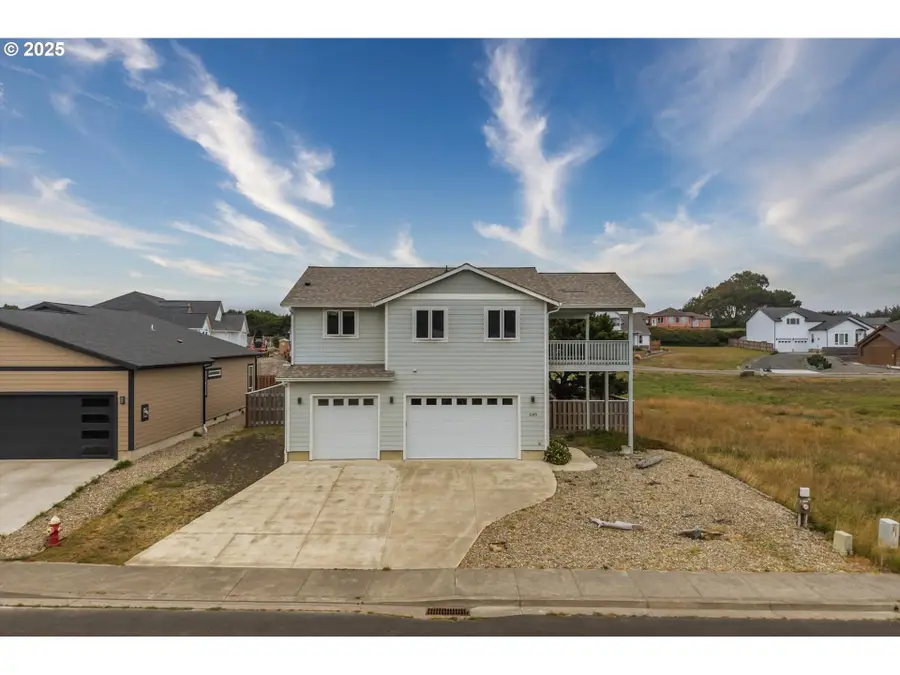 3145 Periwinkle Ln, Bandon, OR 97411 - Image #2