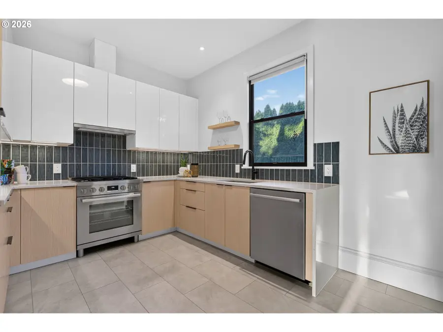 832 NE 29th Ave, Portland, OR 97232 - #3