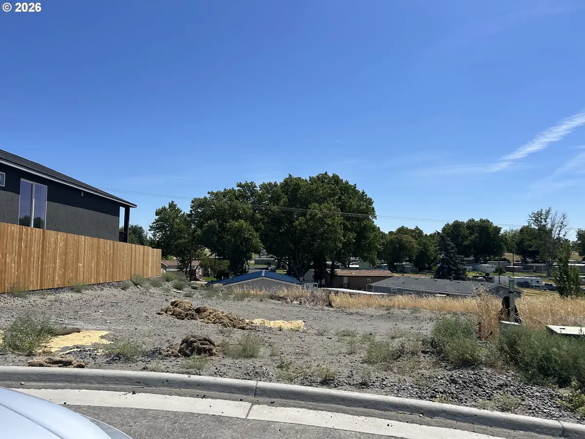1746 NE 9th Pl, Hermiston, OR 97838 - #1