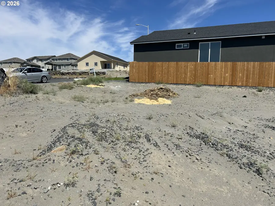 1746 NE 9th Pl, Hermiston, OR 97838 - #2