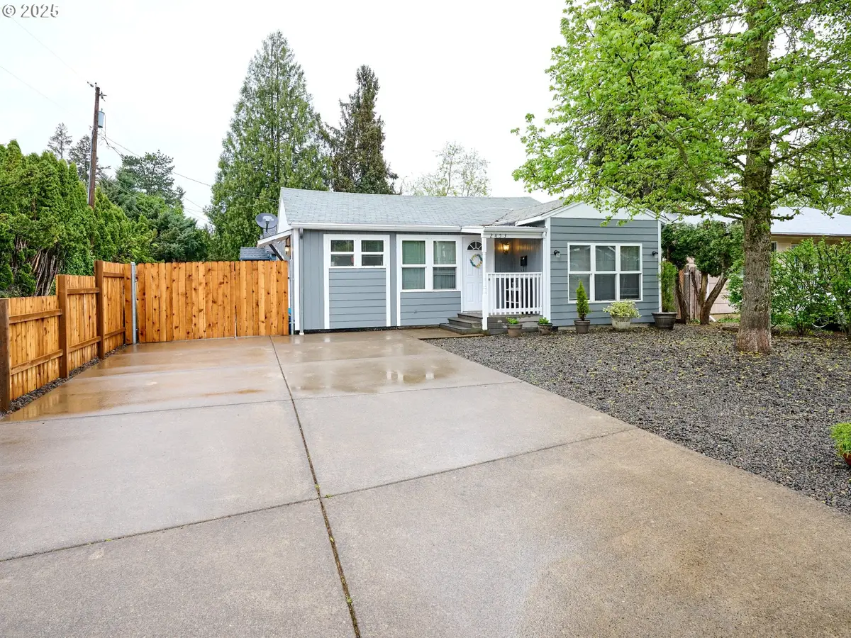 2453 Simpson St, Salem, OR 97301 - Image #1