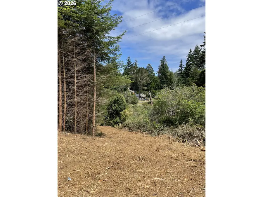 777 Lombard St, North Bend, OR 97459 - #3